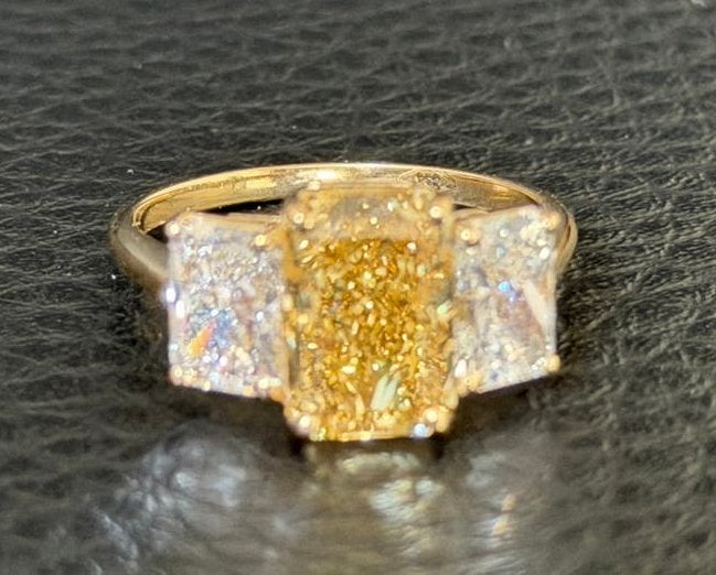 Gouden ring met fancy yellow diamant 5.06ct! retail €7500!, Geel, Nieuw, Ophalen of Verzenden, 17 tot 18