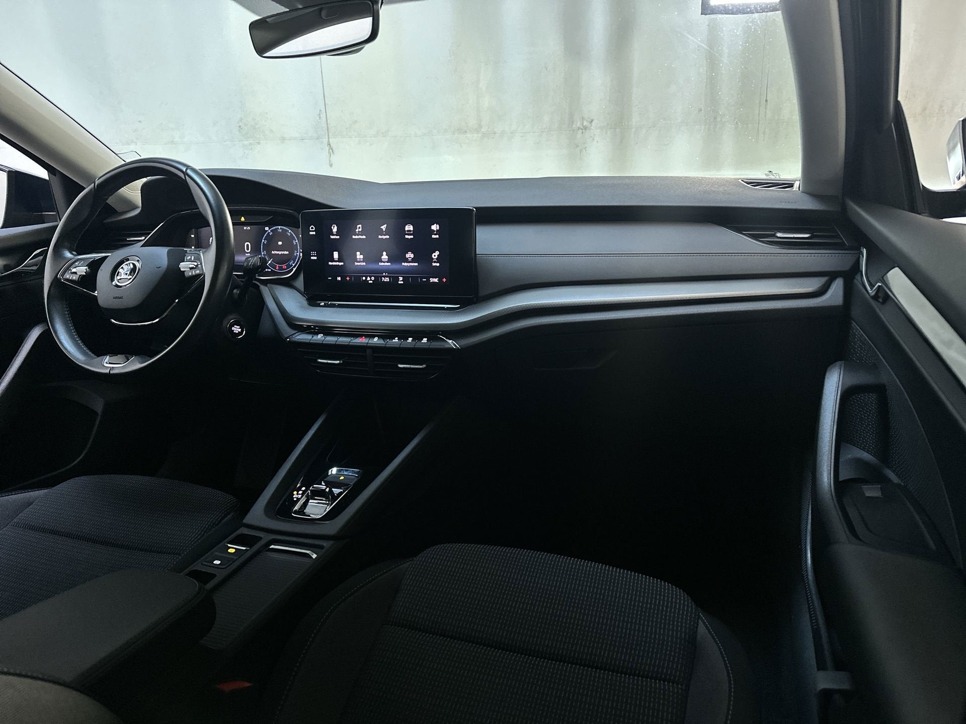 Skoda Octavia Combi 1.0 e-TSI DSG Ambition Navigatie Trekhaa, Stof, Gebruikt, Met garantie (alle), Blauw