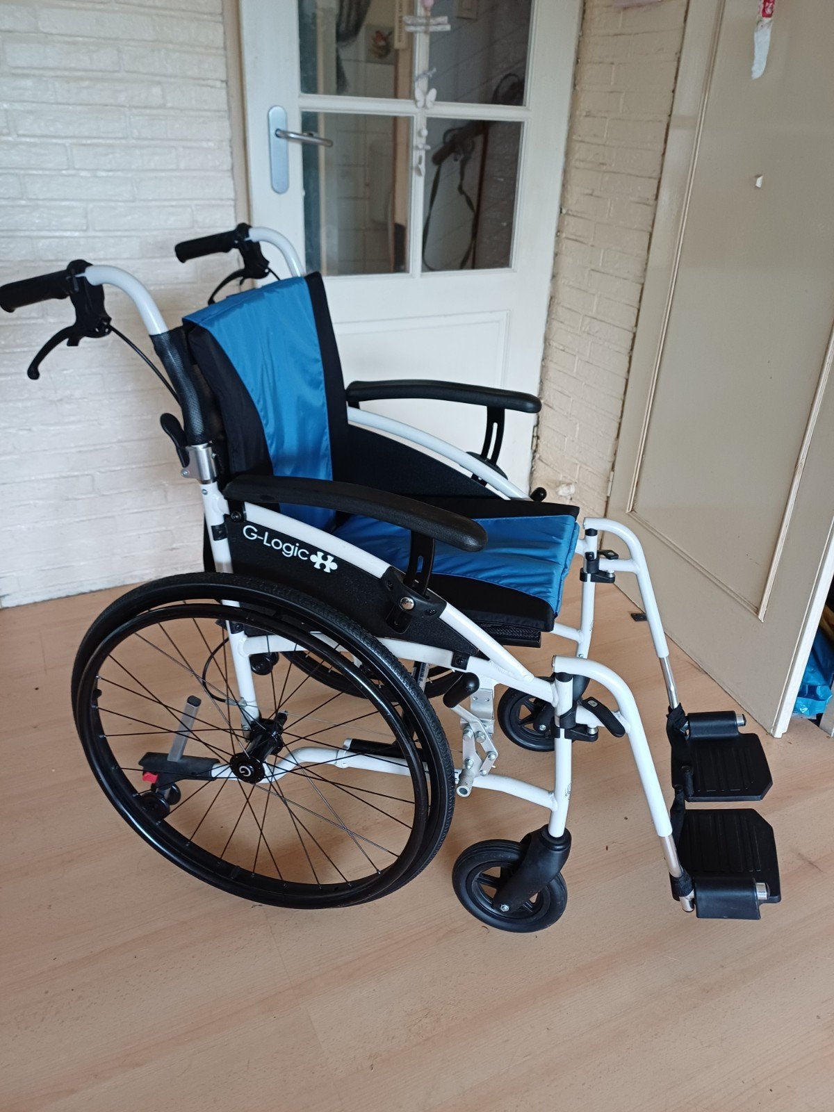 G logic met remmen nieuwstaat rolstoel Lichtgewicht, Diversen, Rolstoelen, Ophalen, Duwrolstoel