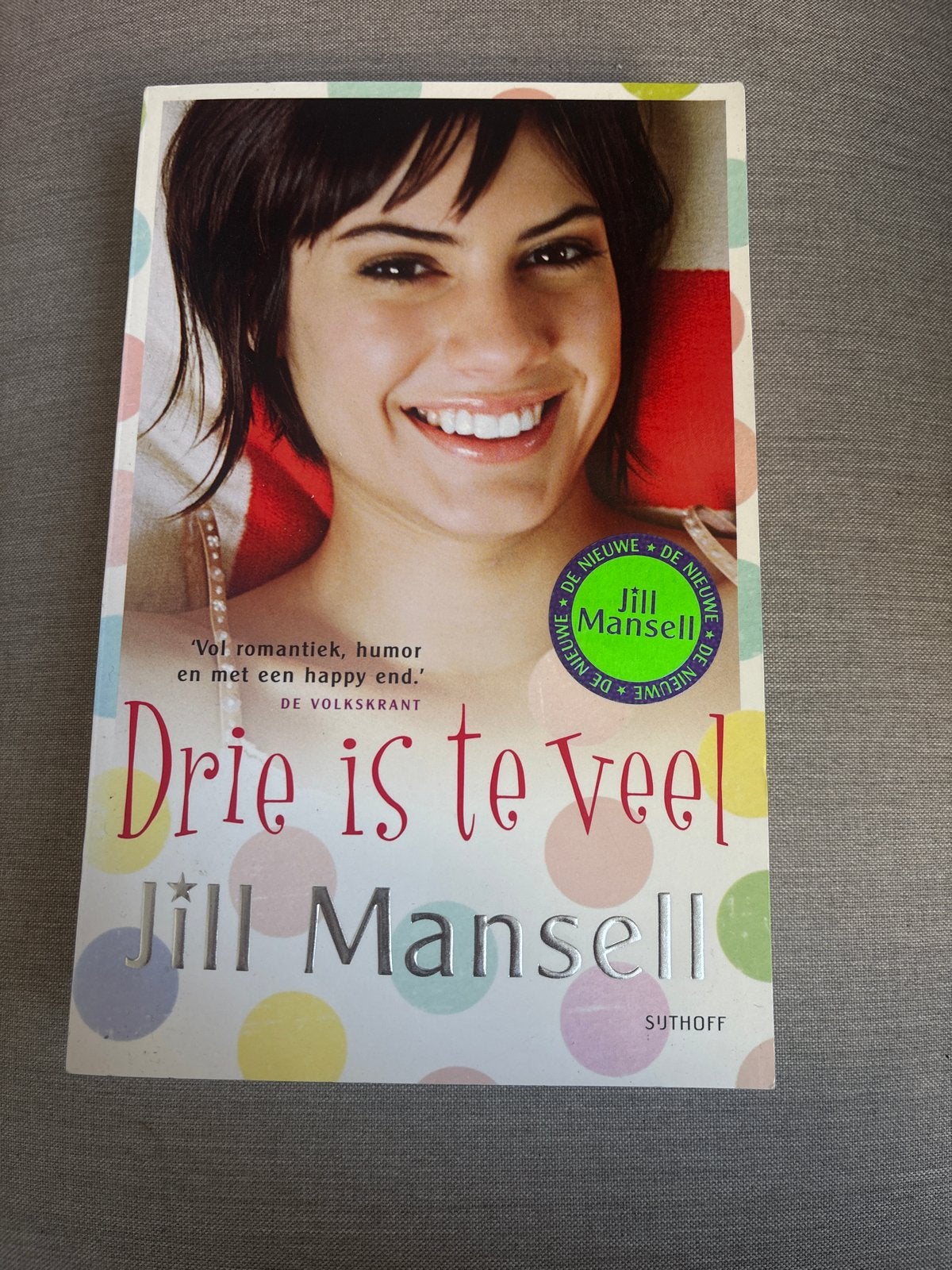 Drie is te veel - Jill Mansell (Roman), Ophalen of Verzenden, Gelezen, Nederland