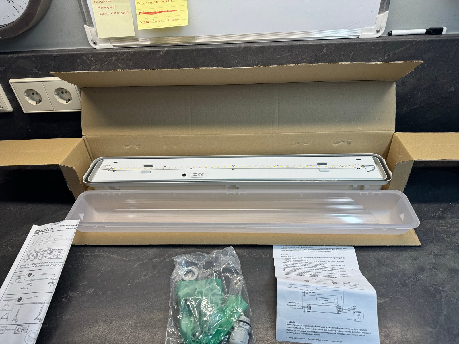 Nieuw Norton LED armatuur met noodverlichting 65 cm, Ophalen of Verzenden, Nieuw, Overige merken