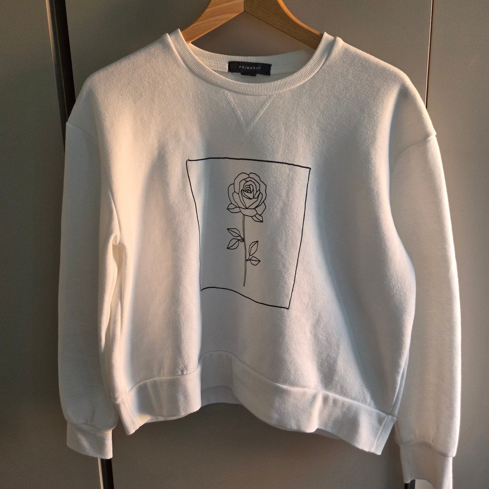 Primark Witte Sweater met Rozenprint - Maat XS, Primark, Wit, Ophalen of Verzenden, Zo goed als nieuw
