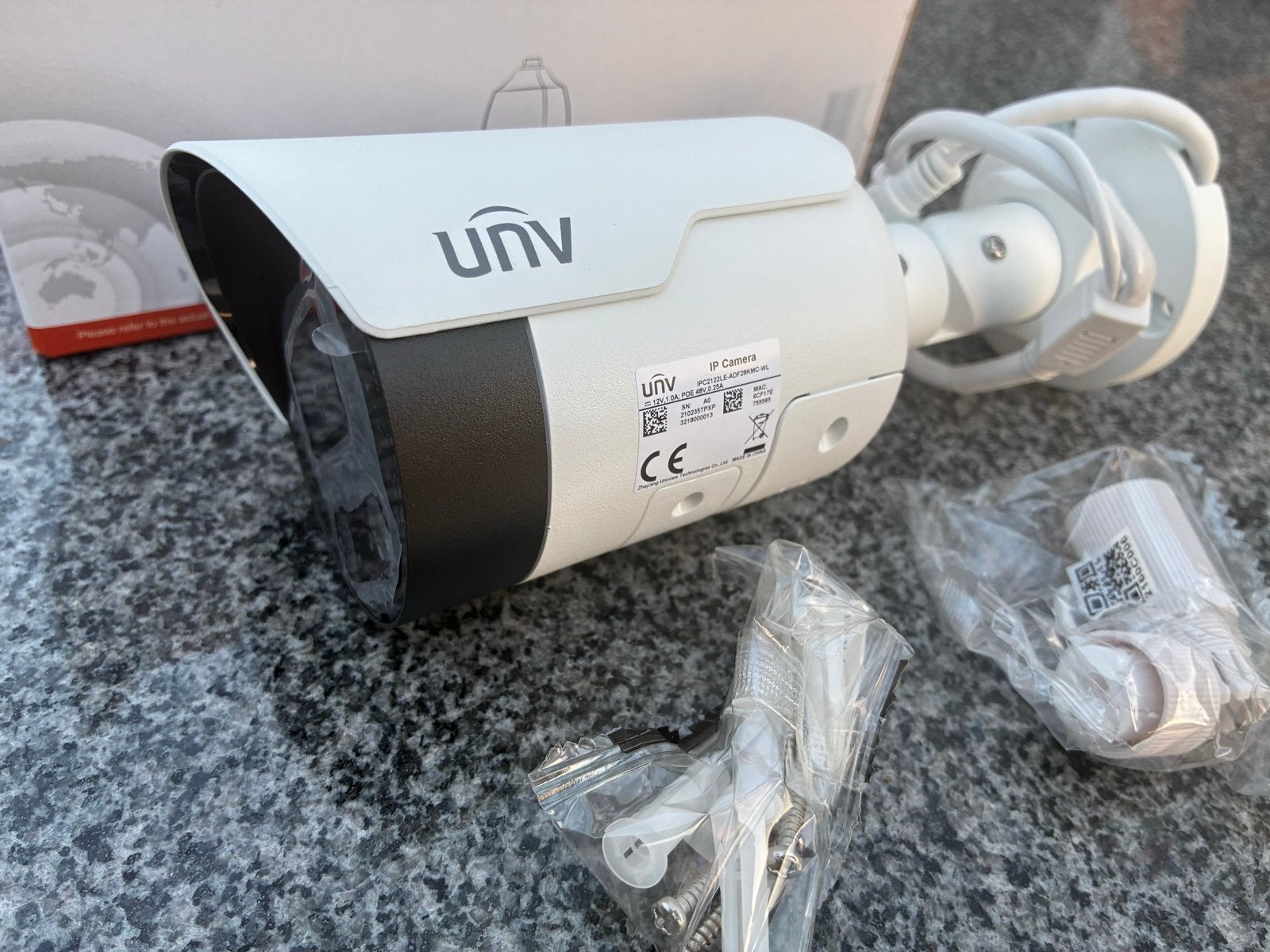 Nieuwe UNV IP Camera IPV2122LE-ADF28KMC-WL, Ophalen of Verzenden, Nieuw, Buitencamera