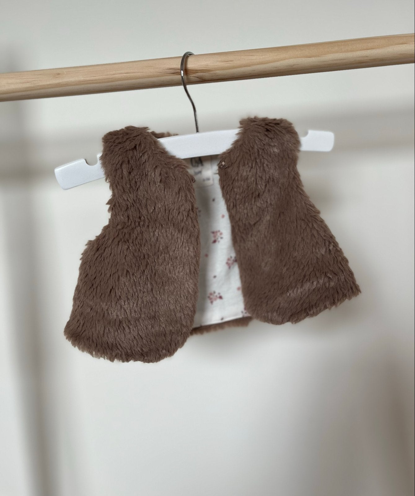 Schattig C&A Baby Bont Vestje Maat 56 (0-1M), Ophalen of Verzenden, Zo goed als nieuw, Meisje, Truitje of Vestje