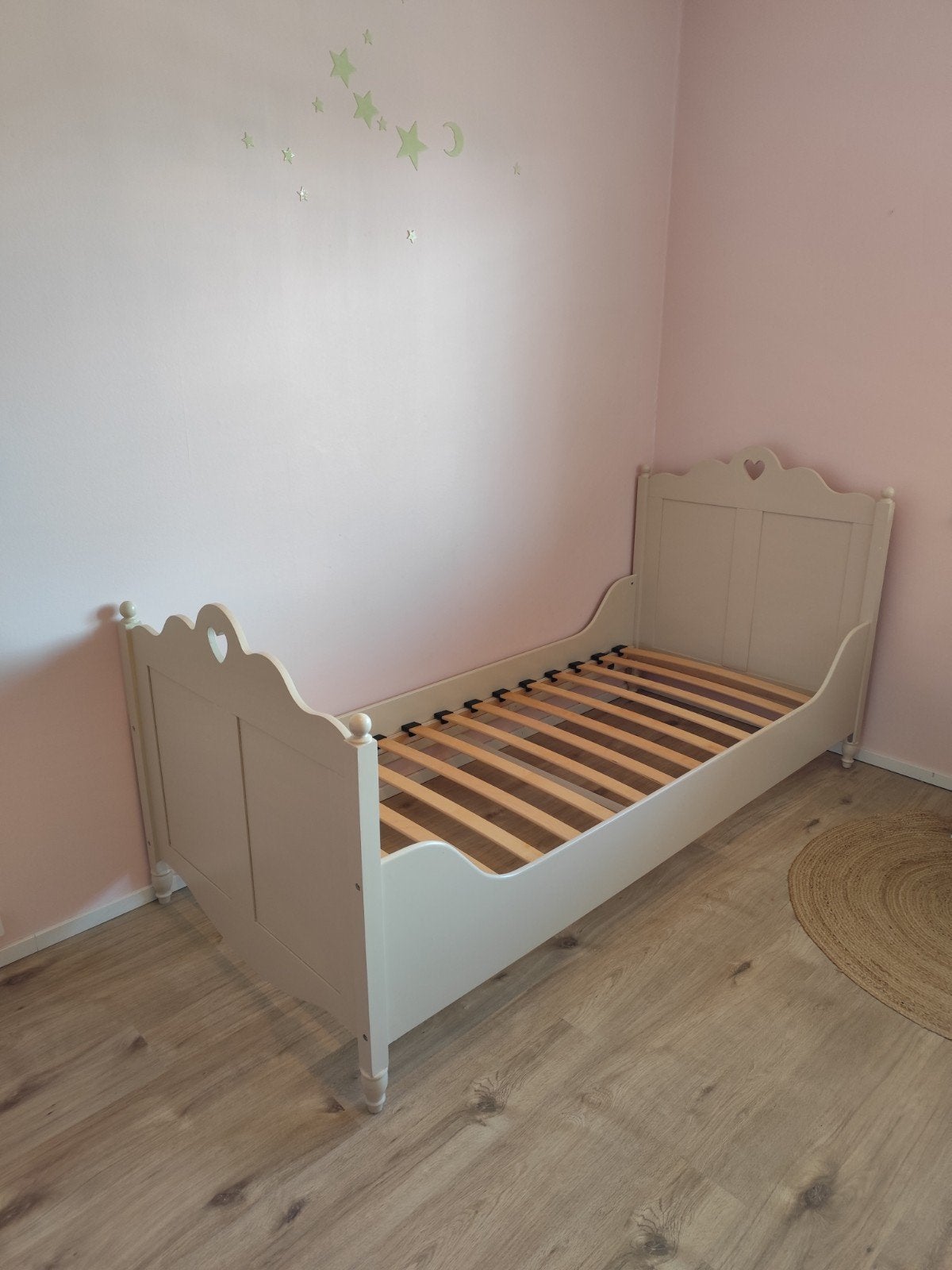 Eenpersoonsbed / meisjesbed met hartjes - Zo goed als nieuw, Ophalen, 85 tot 100 cm, Zo goed als nieuw, Lattenbodem
