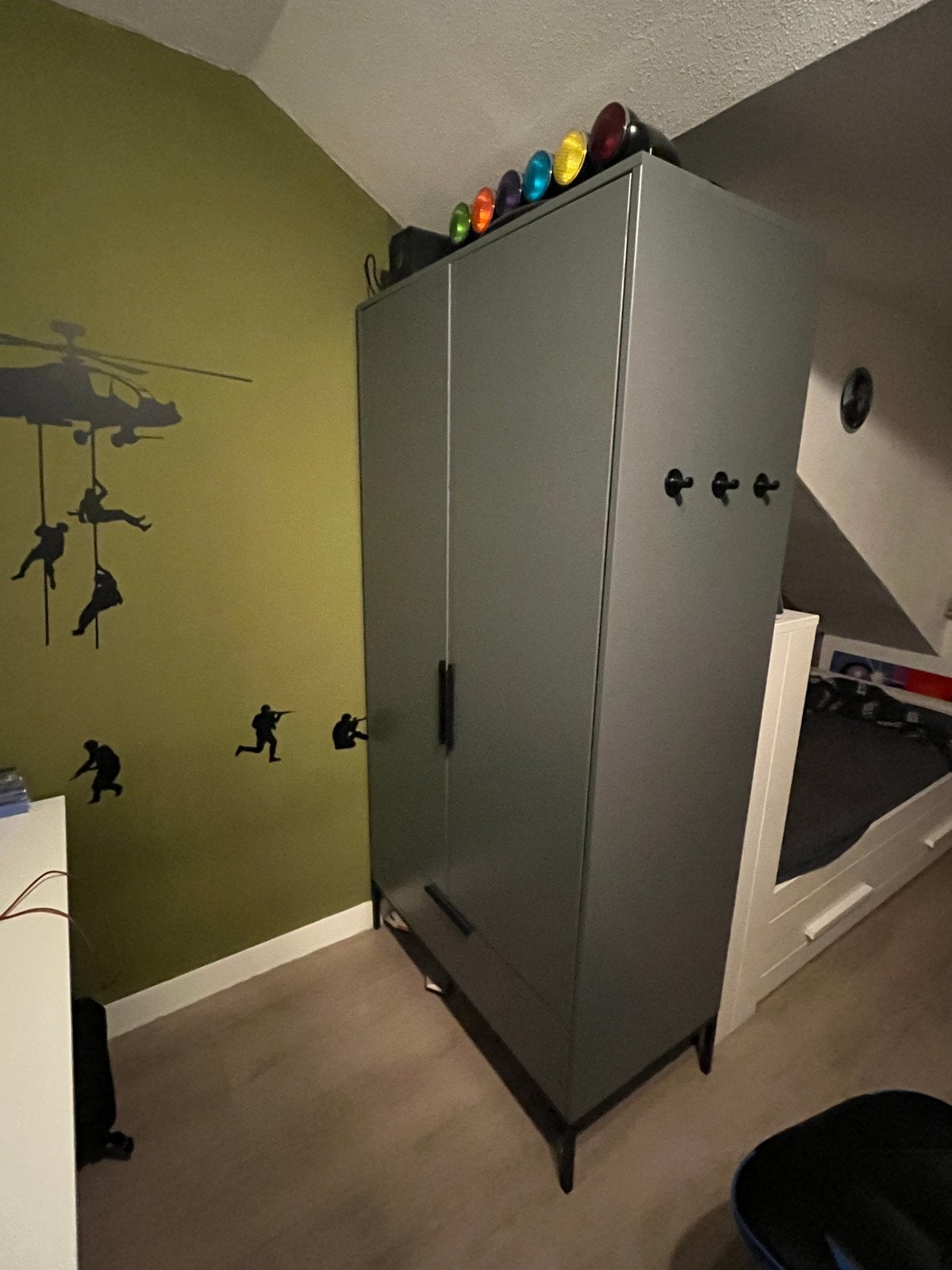 Woood adam kledingkast antraciet, Huis en Inrichting, Kasten | Kledingkasten, Ophalen, Zo goed als nieuw, 50 tot 75 cm, 150 tot 200 cm