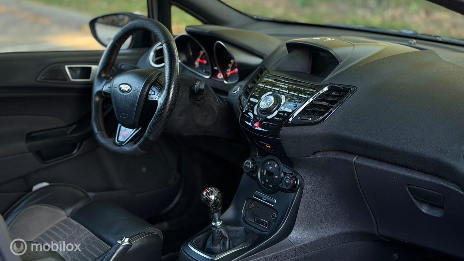Foto 13 van Ford Fiesta ST 1.6| Milltek | Maxton | Carbon | Pops & Bangs