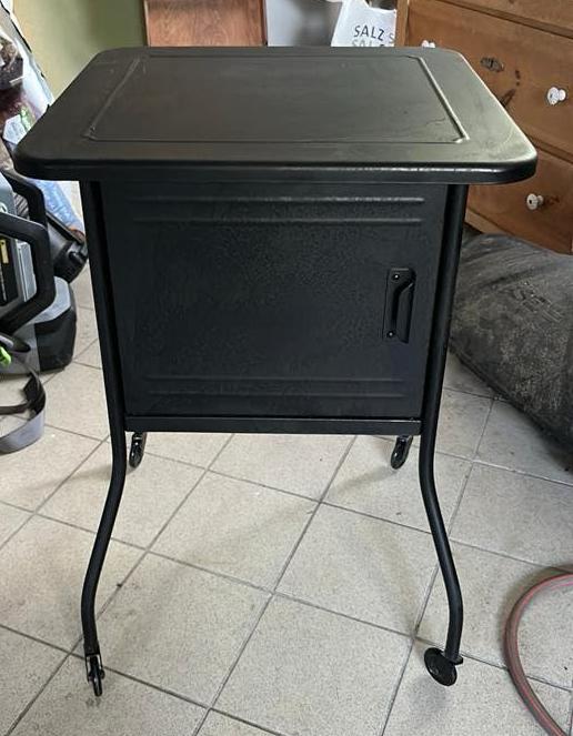 nachtkastje (of bijzettafel) op wieltjes, Ophalen, Gebruikt, Minder dan 45 cm, Metaal of Aluminium