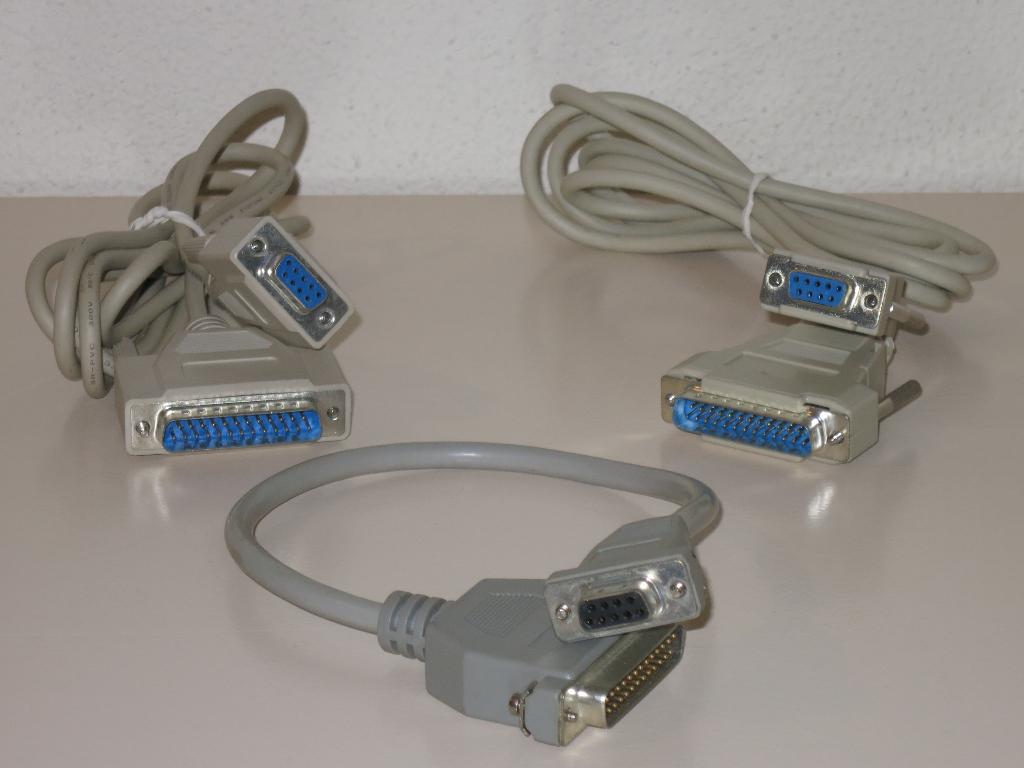 Seriële RS232 kabel: 25-pins male – 9-pins female, Ophalen of Verzenden, Gebruikt