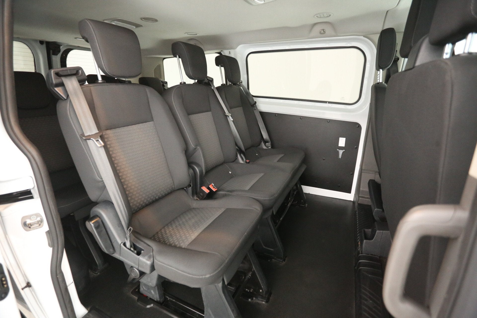 Ford Transit Custom 2.0 TDCI L1H1 | 9 Persoons | Airco | Cru, Voorwielaandrijving, Stof, Gebruikt, Euro 6