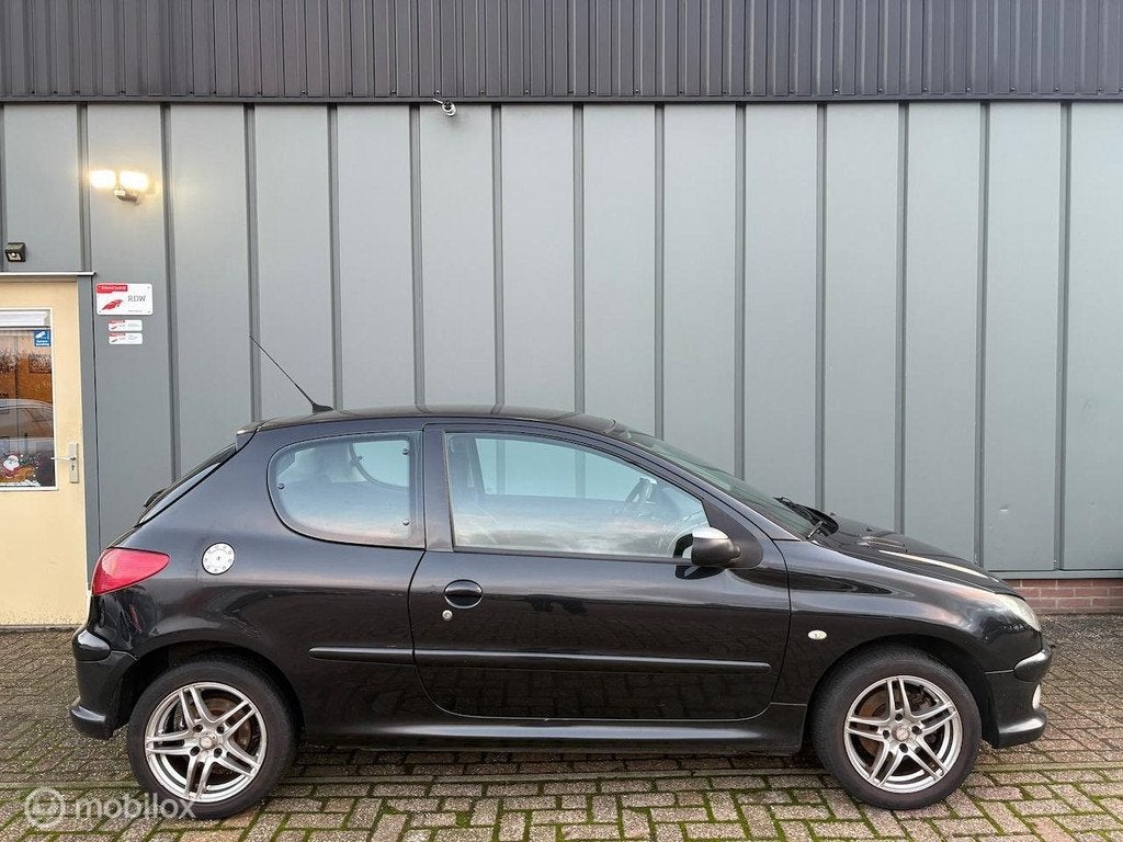 Peugeot 206 1.4-16V Air-line 3 APK - NAP - INRUILKOOPJE, Auto's, Peugeot, Voorwielaandrijving, 938 kg, 1360 cc, 31 €/maand