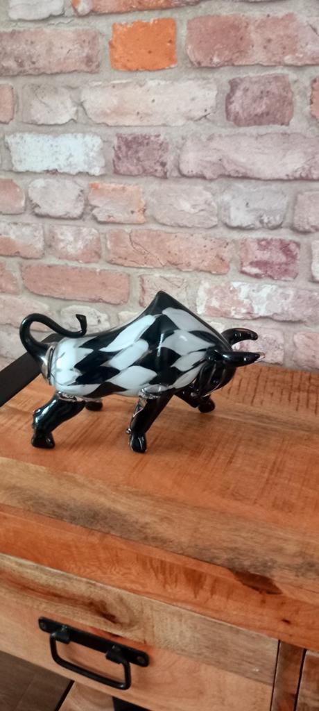 Murano Glas: 24cm Zwart met Wit Stier Beeld♥️SALE VERKOOP♥️, Ophalen of Verzenden, Nieuw, Dier