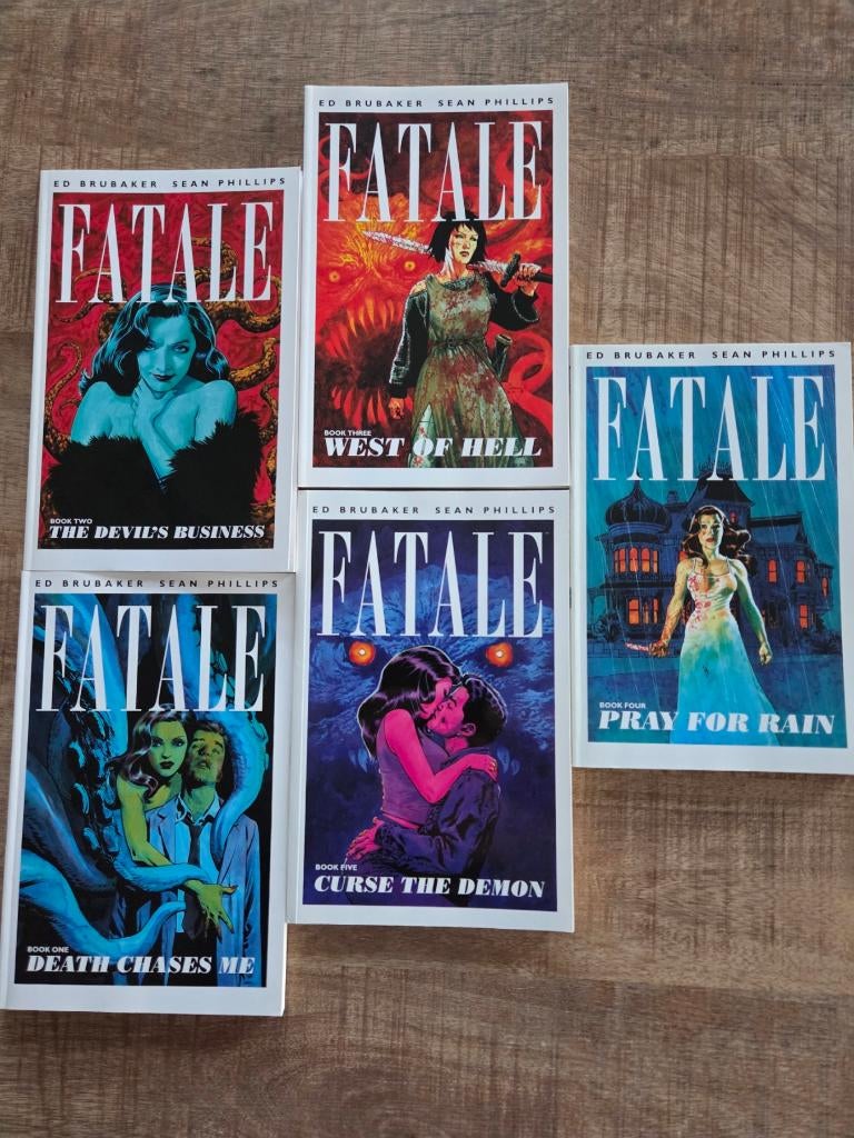 Fatale, Meerdere stripboeken, Ophalen of Verzenden, Zo goed als nieuw