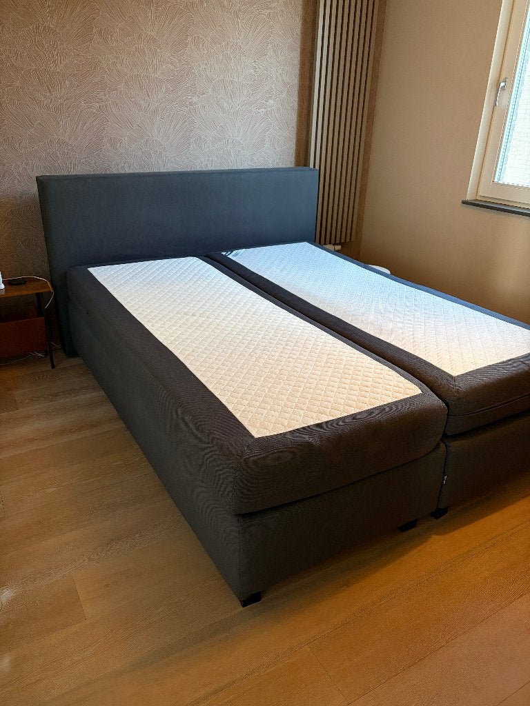 Kårlsson Arendal boxspring – 160  200 cm, Huis en Inrichting, Slaapkamer | Boxsprings, Ophalen, Gebruikt, Tijdloos, modern, strak. Kleur: donkergrijze antraciet.