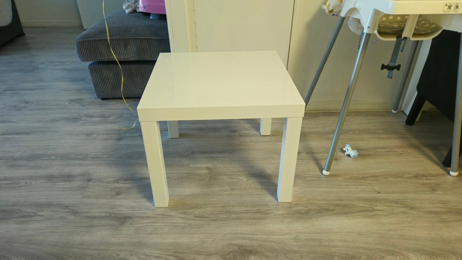 Witte vierkante bijzettafel - zo goed als nieuw, Ophalen, Minder dan 45 cm, Minder dan 55 cm, Vierkant