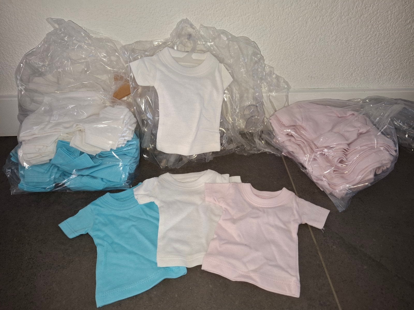 Partij Minishirts met hangers met zuignap 69 stuks, Ophalen, Nieuw, Knutselmateriaal