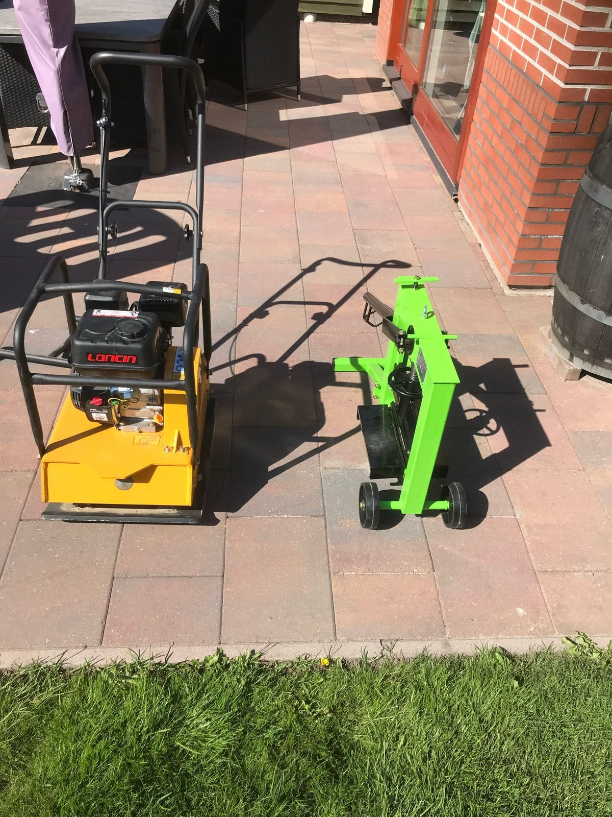 Te Huur Handige trilplaat en stenenknipper, Ophalen