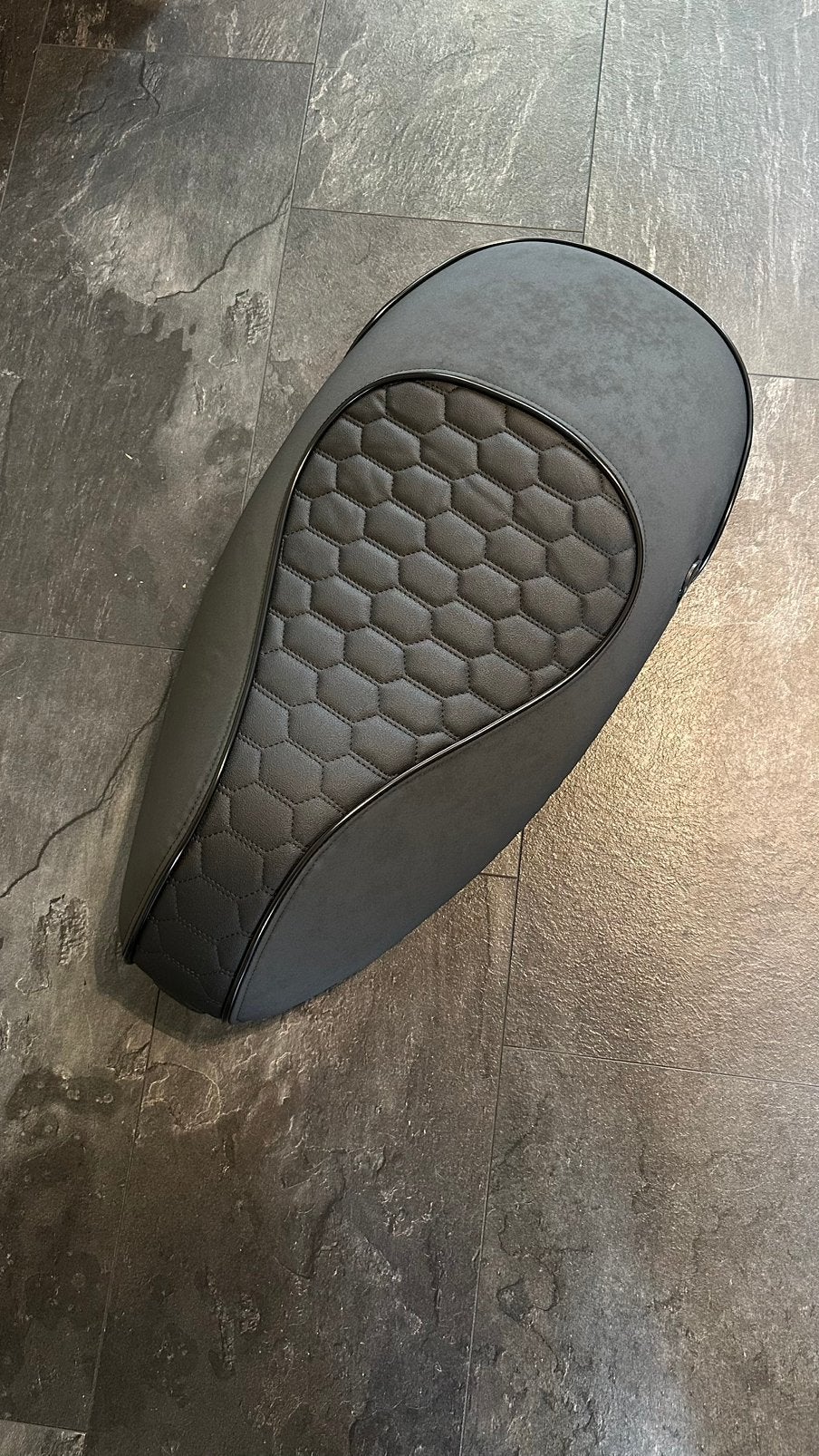 Anti slip Custom Vespa Sprint/Primavera Mono Audi RS Zadel, Ophalen of Verzenden, Zo goed als nieuw, Zadel, Vespa