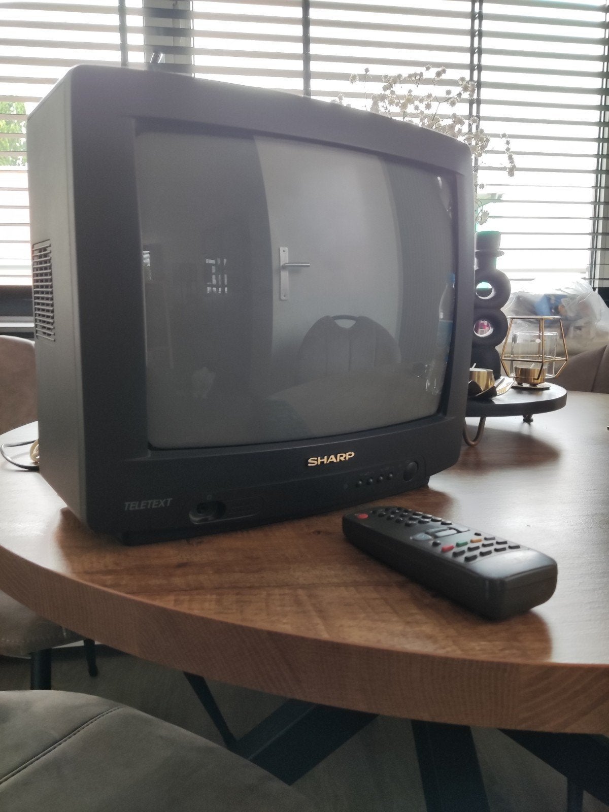 Sharp 37DT-25S CRT TV 14" met afstandsbediening, Ophalen, Sharp