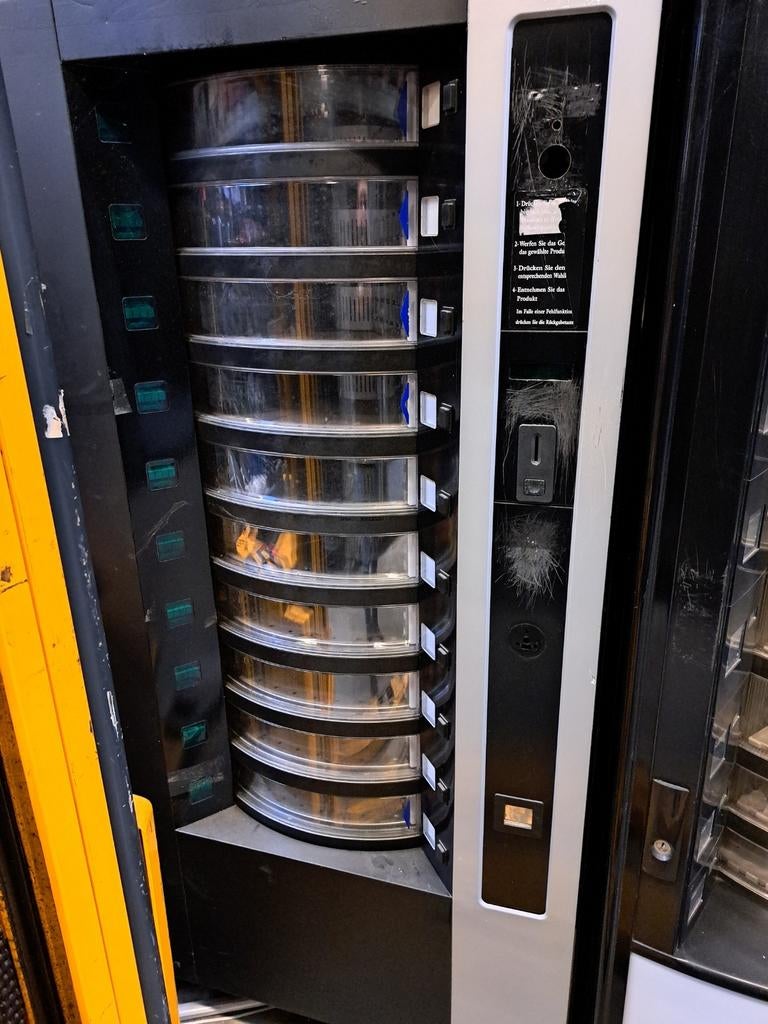 Eierautomaat - Necta StarFood, Ophalen