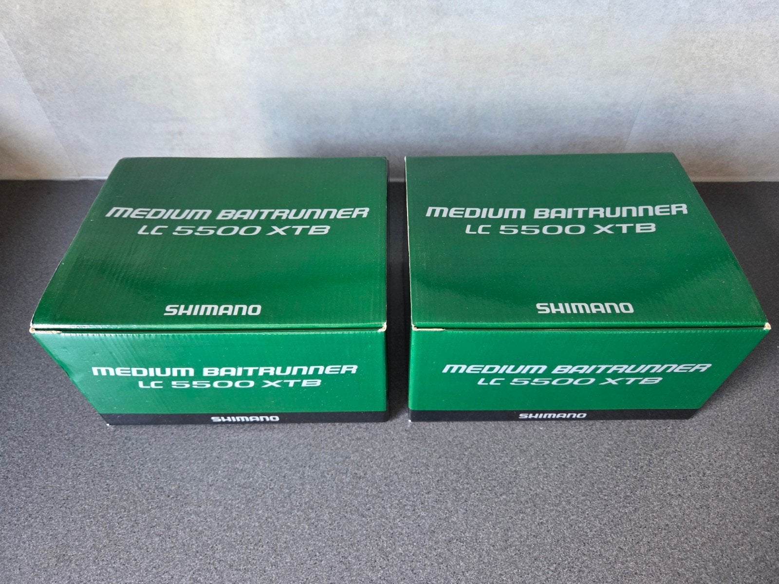 Shimano Medium Baitrunner LC 5500 XTB - Set van 2, Watersport en Boten, Ophalen of Verzenden, Zo goed als nieuw, Molen