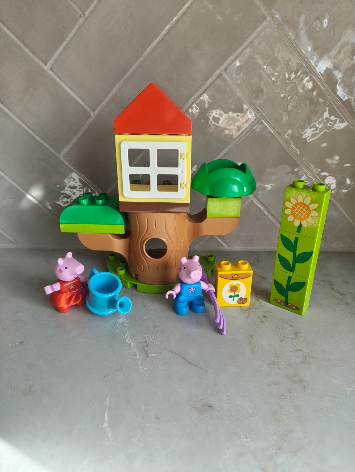 LEGO DUPLO Peppa Pig Tuin en Boomhut Complete Set 10431, Kinderen en Baby's, Ophalen of Verzenden, Zo goed als nieuw, Compleet