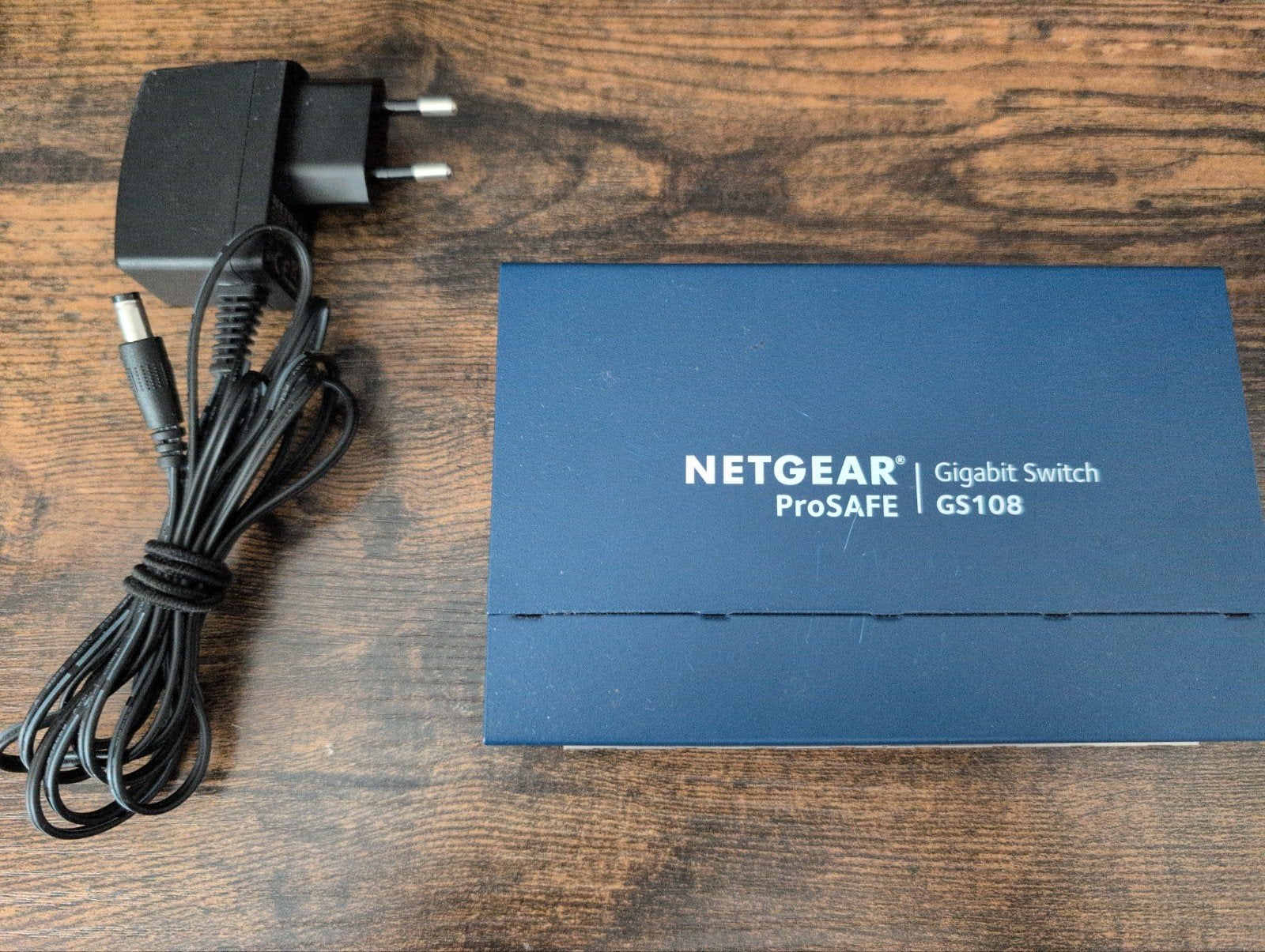 NETGEAR ProSAFE GS108 Gigabit Switch met adapter, Computers en Software, Ophalen of Verzenden
