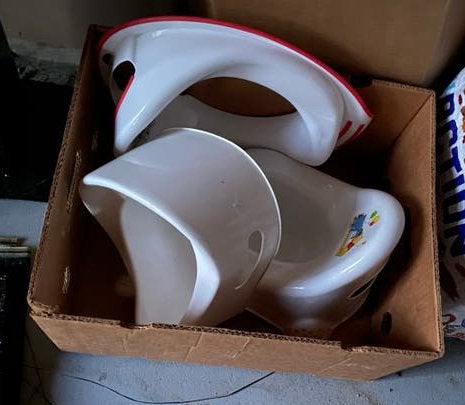 Twee potjes en een wc-verkleiner, Ophalen, Gebruikt