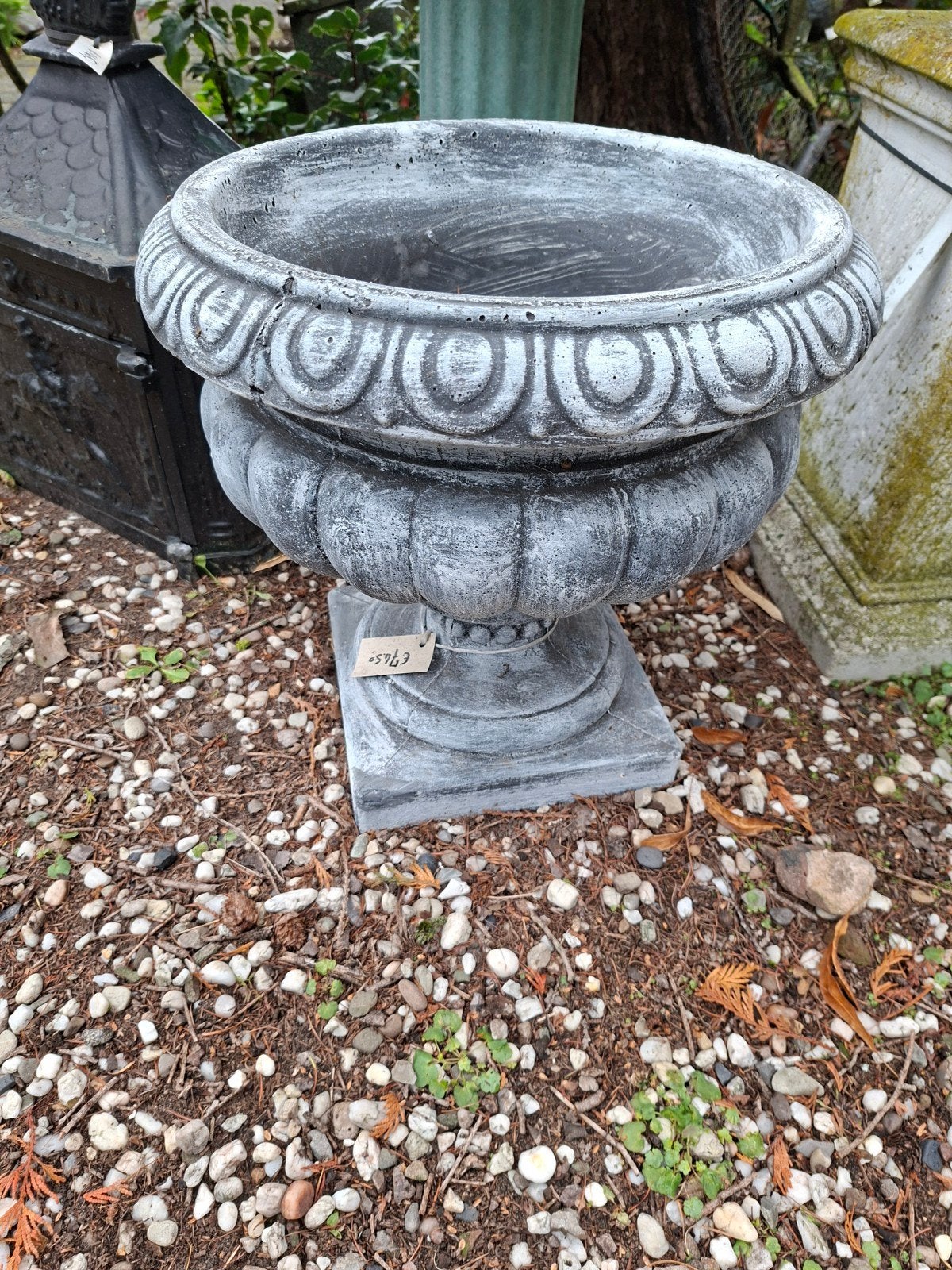 Decoratieve betonnen bloempot voor tuin of terras, Tuin en Terras, Ophalen, Minder dan 60 cm, Rond, Nieuw