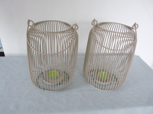 2 x  beige draadmetaal lantaarn windlicht, Huis en Inrichting, Woonaccessoires | Kandelaars en Kaarsen, Windlicht, Nieuw, Ophalen of Verzenden