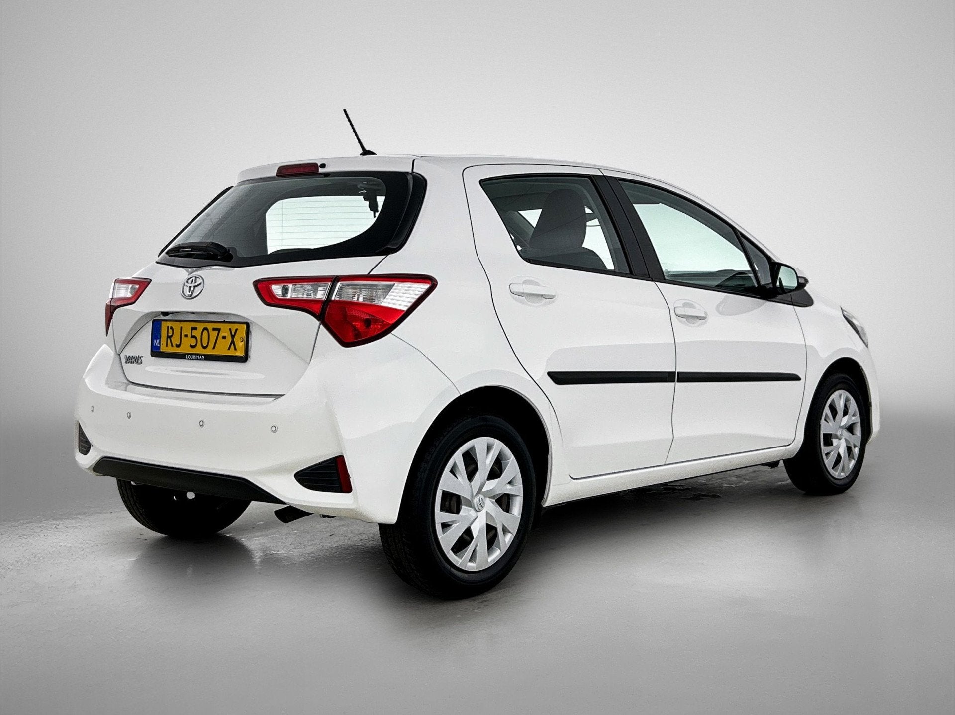 Toyota Yaris 1.5 VVT-i Aspiration | Navigatie | Cruise Contr, Stof, 4 cilinders, Wit, Origineel Nederlands