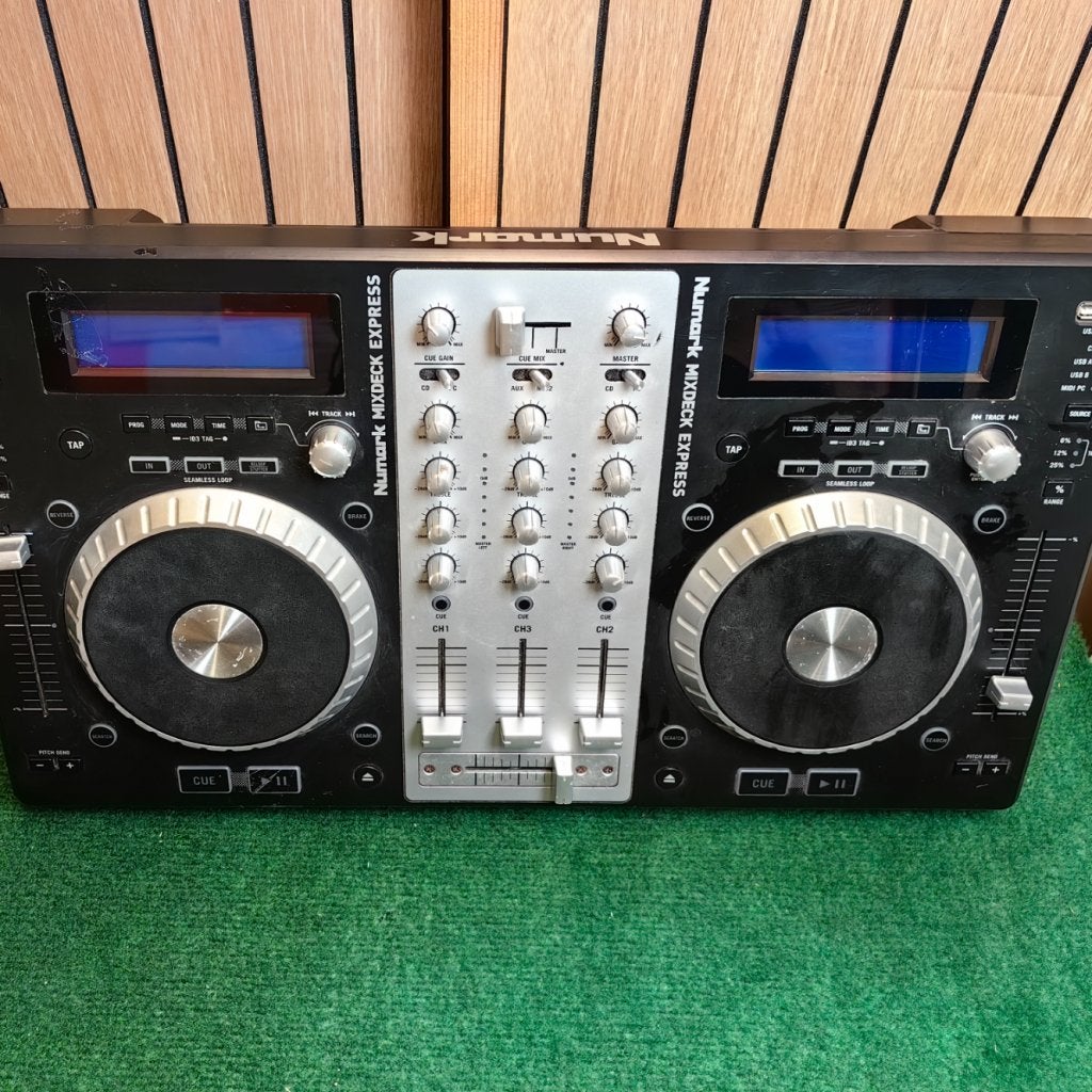 Numark Mixdeck Express DJ Controller - In Nette Staat, Numark, Zo goed als nieuw, Support@numark.com, Numark Industries
200 Scenic View Drive
Cumberland, RI 02864-1813
USA