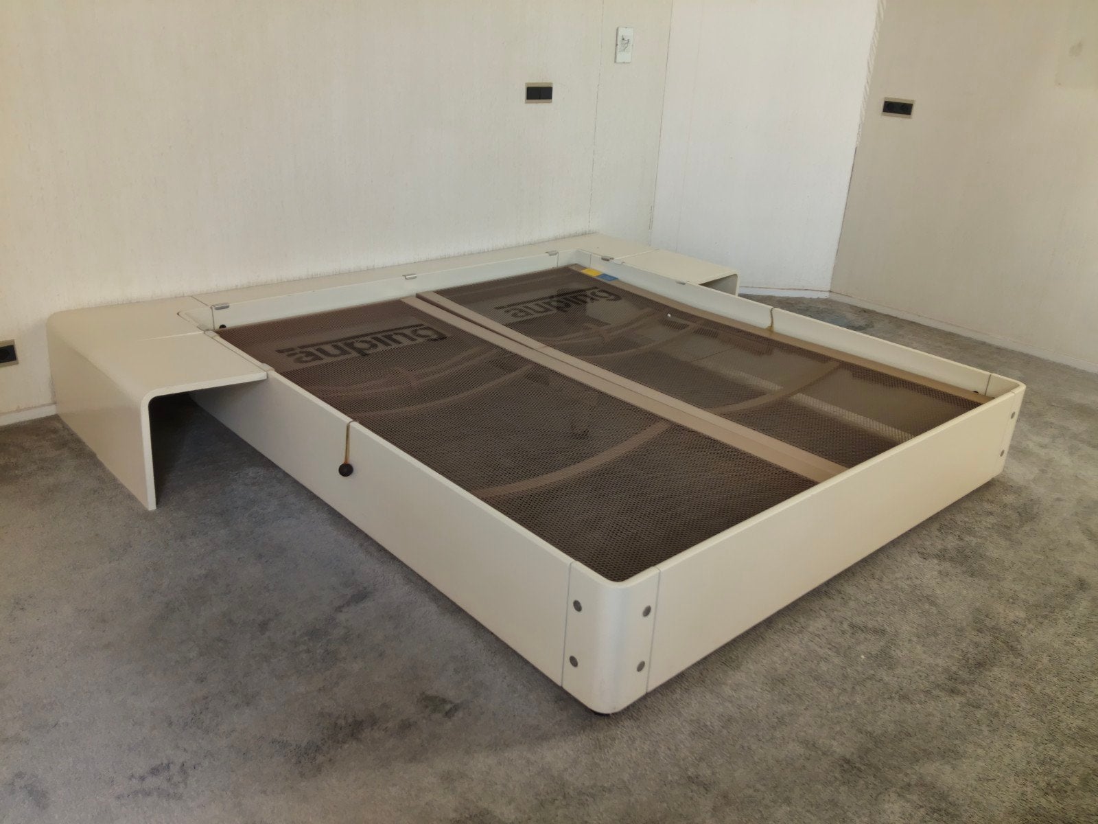 Auping Auronde Tweepersoonsbed met verstelbaar hoofdeinde