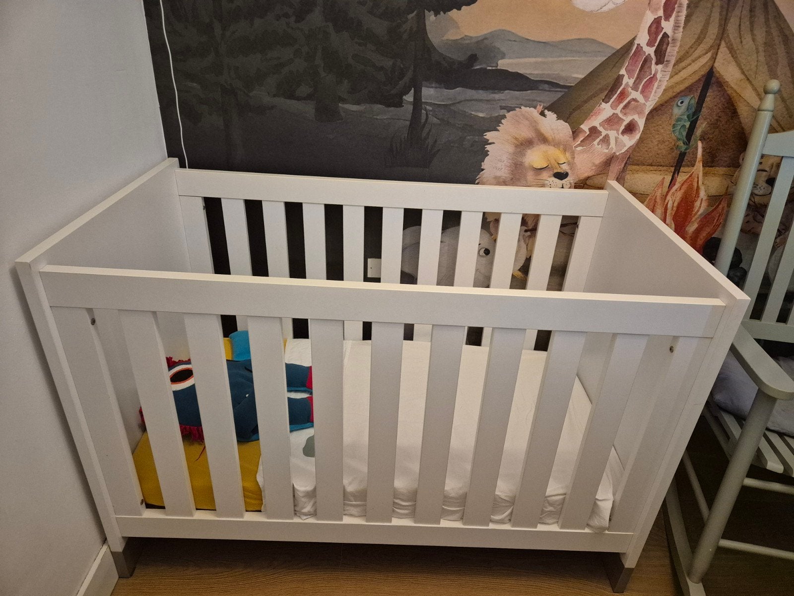 Witte baby ledikant en commode set, Ophalen, Gebruikt, 140 tot 160 cm, 70 tot 85 cm