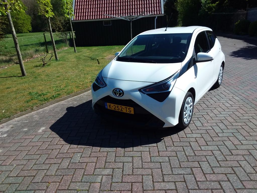 Toyota Aygo 1.0 Vvt-i 72pk 5D 2021 Wit, Auto's, Toyota, Particulier, Aygo, Benzine, B, Hatchback, Handgeschakeld, Origineel Nederlands