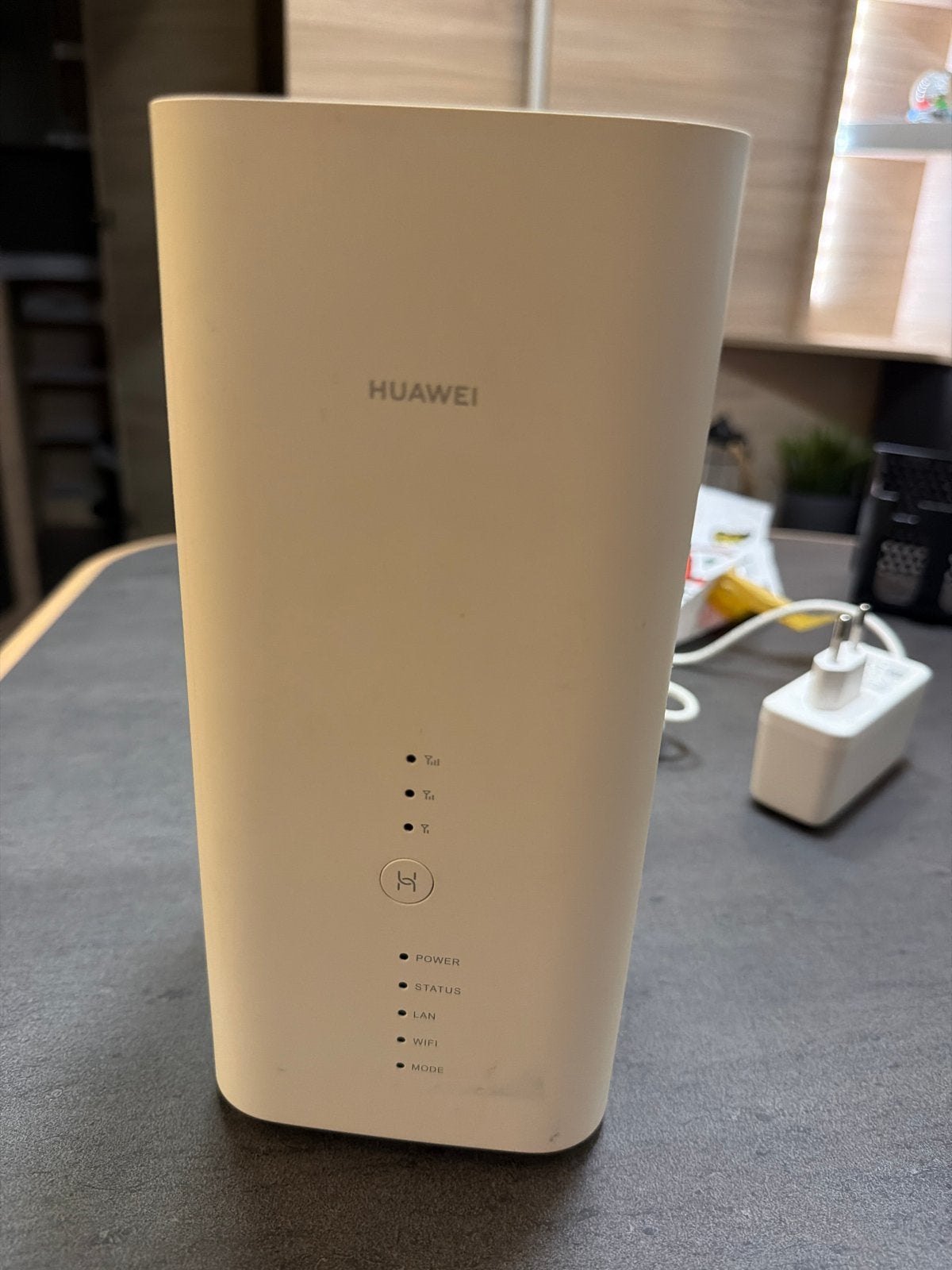 Huawei B818-263 4G LTE Cat19 Router met SIM-kaartslot, Computers en Software, Routers en Modems, Ophalen of Verzenden, Zo goed als nieuw