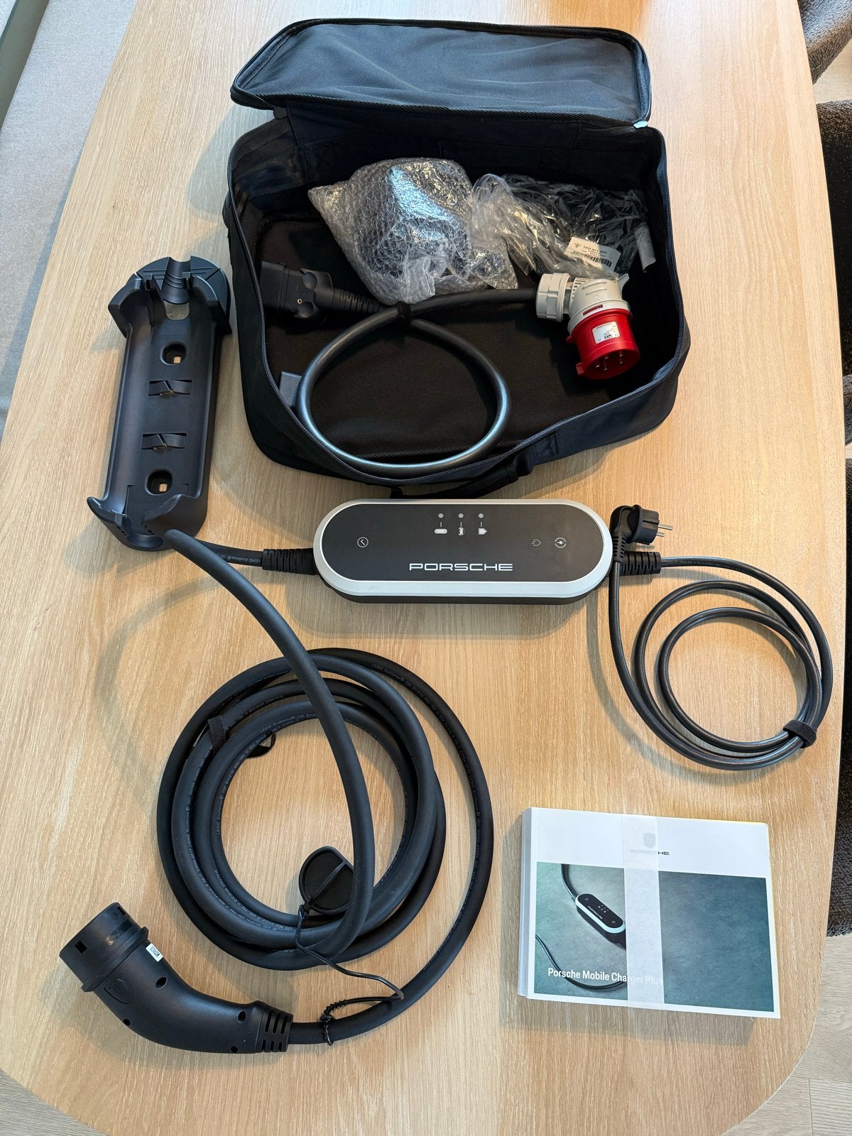 Porsche Mobile Charger Plus incl. wall mount & opbergtas, Auto diversen, Ophalen of Verzenden, Zo goed als nieuw, Laadpaal en Laadkabel