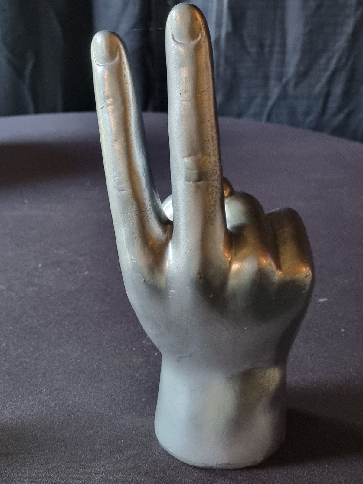 V-teken handbeeld - Vrede en liefde decoratie, Gebruikt, Ophalen of Verzenden, Zilver, Metaal