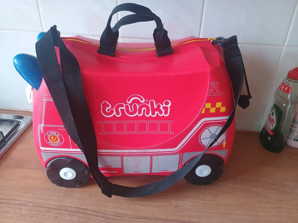 Trunki brandweer koffer - Kinderkoffer met wieltjes, Sieraden, Tassen en Uiterlijk, Koffers, Wieltjes, Gebruikt, Hard kunststof