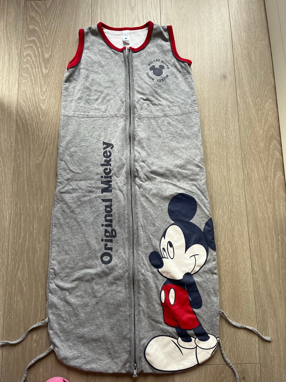 Disney Mickey Mouse Slaapzak 100 cm, 1.0 TOG, Zo goed als nieuw, Grijs, Slaapzak, Overige merken