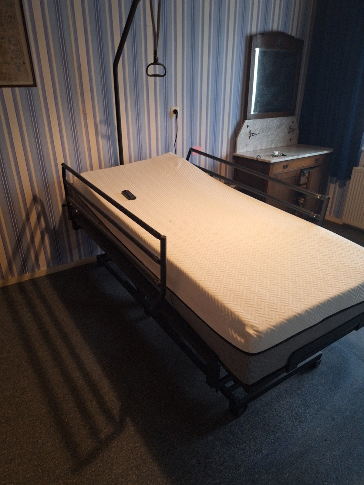Hoog laag senioren bed, Ophalen, 90 cm, Eenpersoons, Zwart