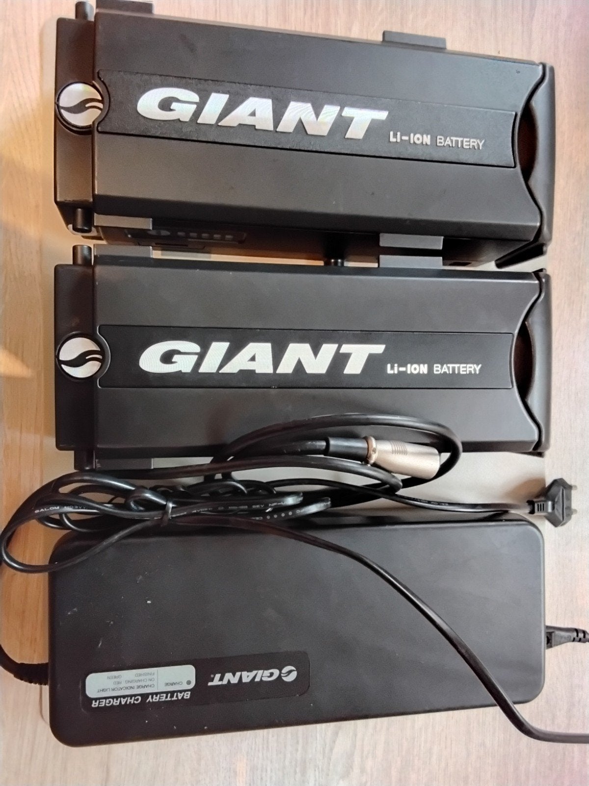 2x Giant Twist 36V accu's + lader - Gratis verzending BE, Gebruikt