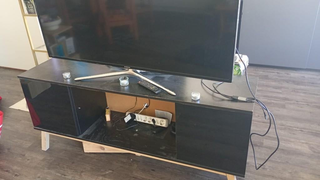 TV Kasten, Ophalen, Gebruikt, 150 tot 200 cm, Minder dan 100 cm