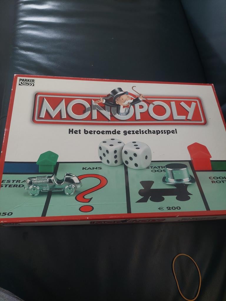 Monopoly compleet 10 euro, Hobby en Vrije tijd, Gezelschapsspellen | Bordspellen, Ophalen of Verzenden, Zo goed als nieuw