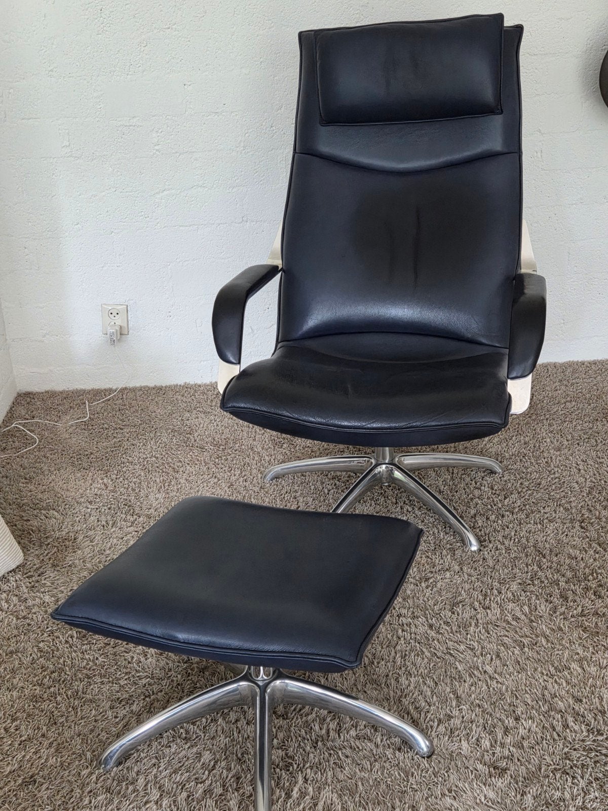 Smile Draaistoel blauw leer met kantelfunctie en Voetenbank, Ophalen, 75 tot 100 cm, Zo goed als nieuw, Modern, Comfort, Design