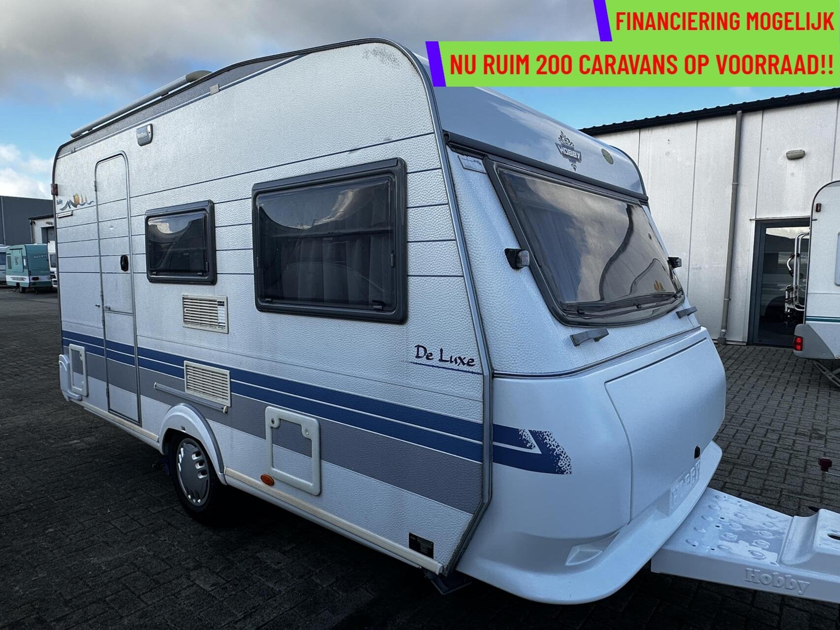 Hobby 400 SF DE LUXE DWARSBED,TOILET,TREINZIT, FIETSENDRAGER, Caravans en Kamperen, Caravans, Mover, Hobby, Bedrijf, 750 - 1000 kg