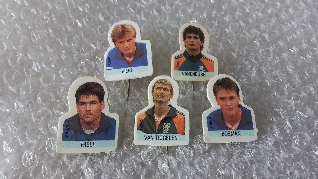 5 verschillende speldjes oud voetballers, Ophalen of Verzenden, Zo goed als nieuw, Overige onderwerpen