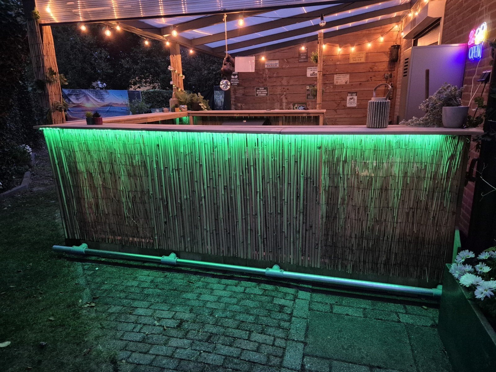 Buitenbar met bamboe afwerking en LED verlichting, Huis en Inrichting, Ophalen, Zo goed als nieuw