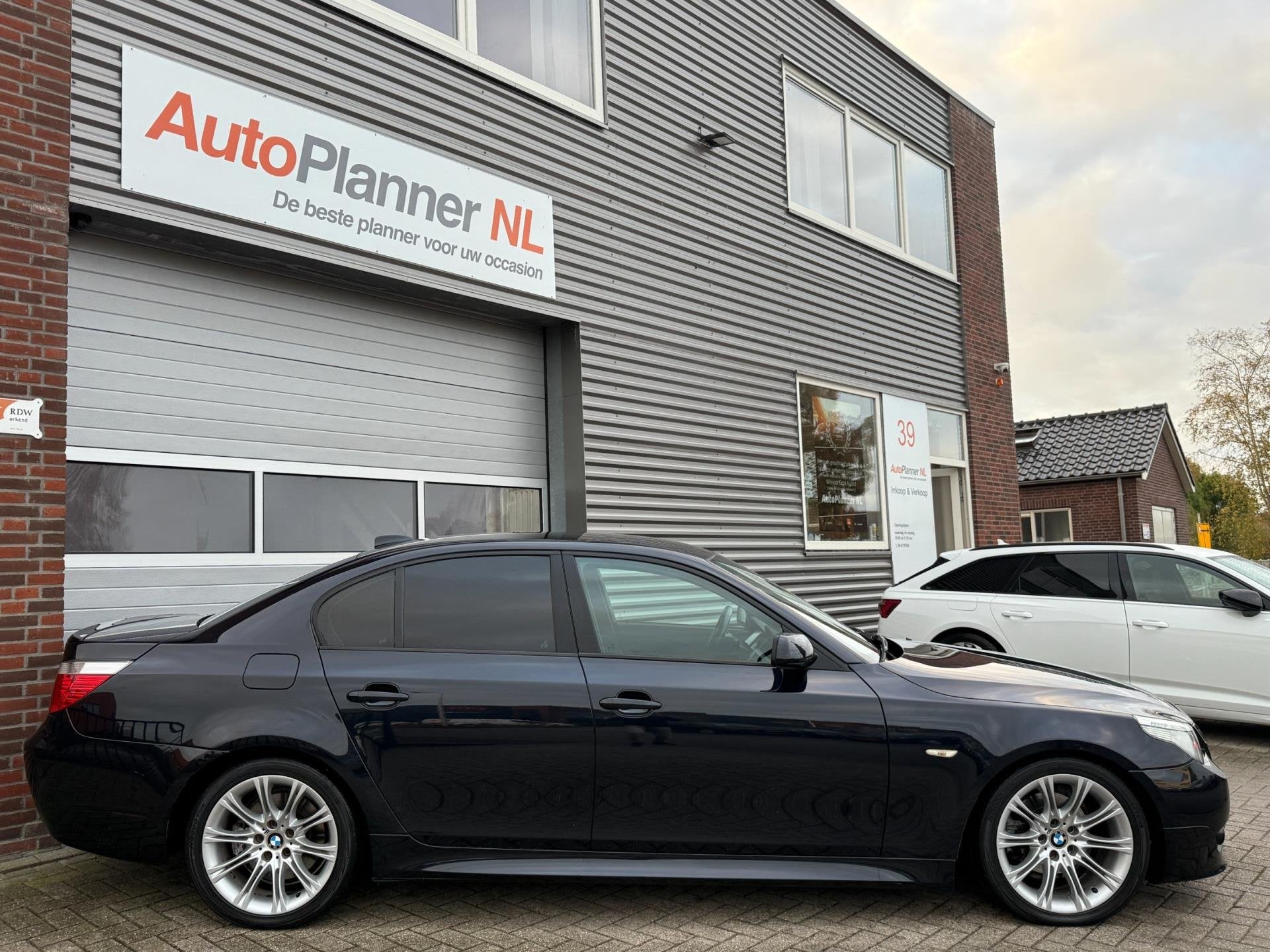 BMW 5-serie 525i M-Pakket! Clima! Cruise! Navi! Incl. Btw!, Automaat, Achterwielaandrijving, Gebruikt, Zwart