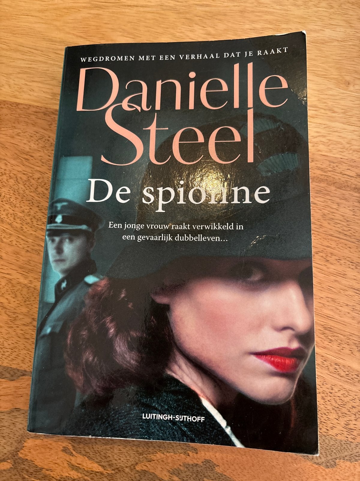 Danielle Steel - De spionne (Paperback), Ophalen of Verzenden, Zo goed als nieuw